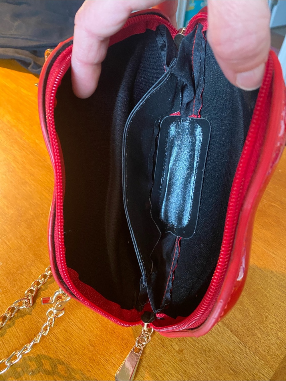 Glossy Red Lip Crossbody Bag with Gold Chain Strap - Picture 5 of 6